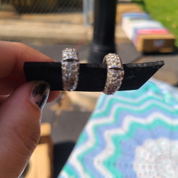 Vintage Jeweled Clip On Earrings - Picture 7 of 7